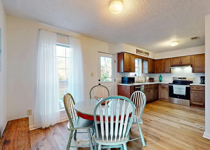 Holiday home Cozy With Sunroom Wifi Washer & Dryer & Near The *