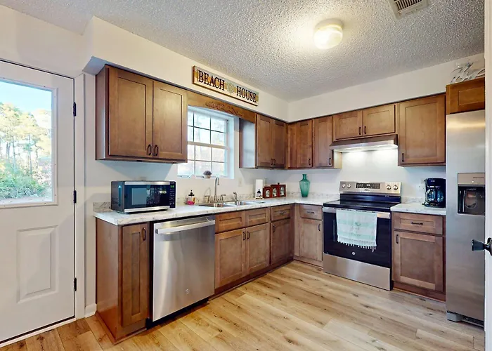 Holiday home Cozy With Sunroom Wifi Washer & Dryer & Near The *